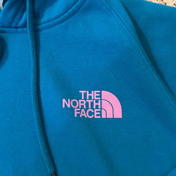 The North Face Crown Shyness Hoodie in Alkaline Blue with Pink Logo size L - Picture 2 of 4